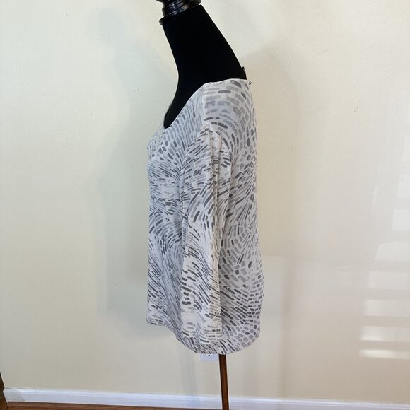 Chicos Travelers Abstract Print Womens 3/4 Sleeve Top Size 1X Grey White Slinky - Picture 7 of 8